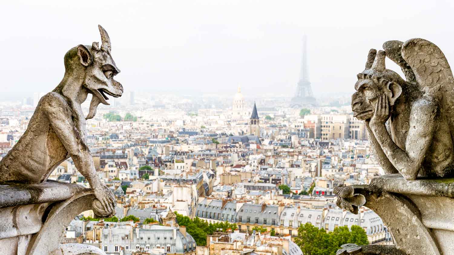 Notre-Dame penche-t-elle à gauche ou à droite ?