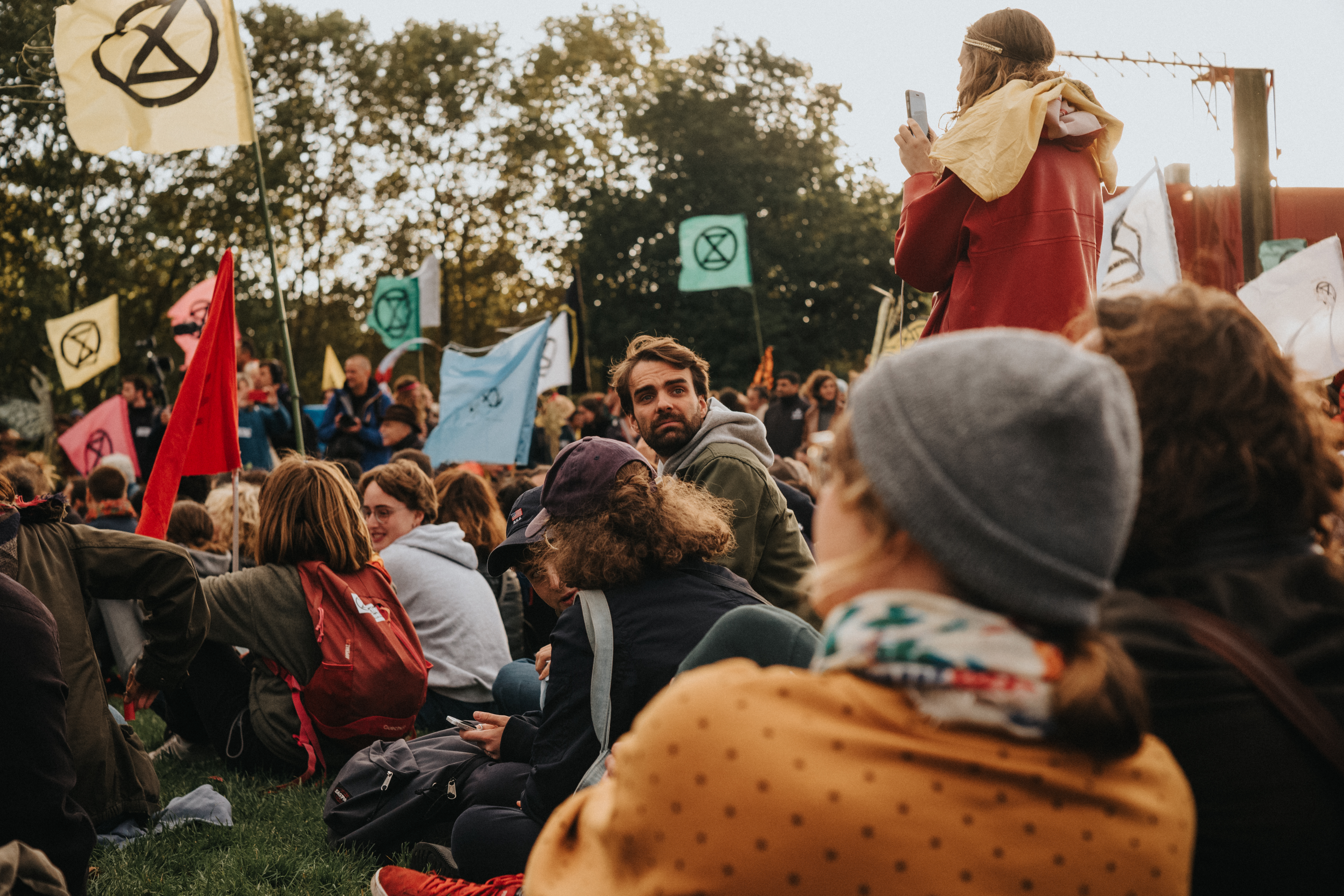 Les vrais rebelles n’attendent pas l’extinction assis sur des pavés