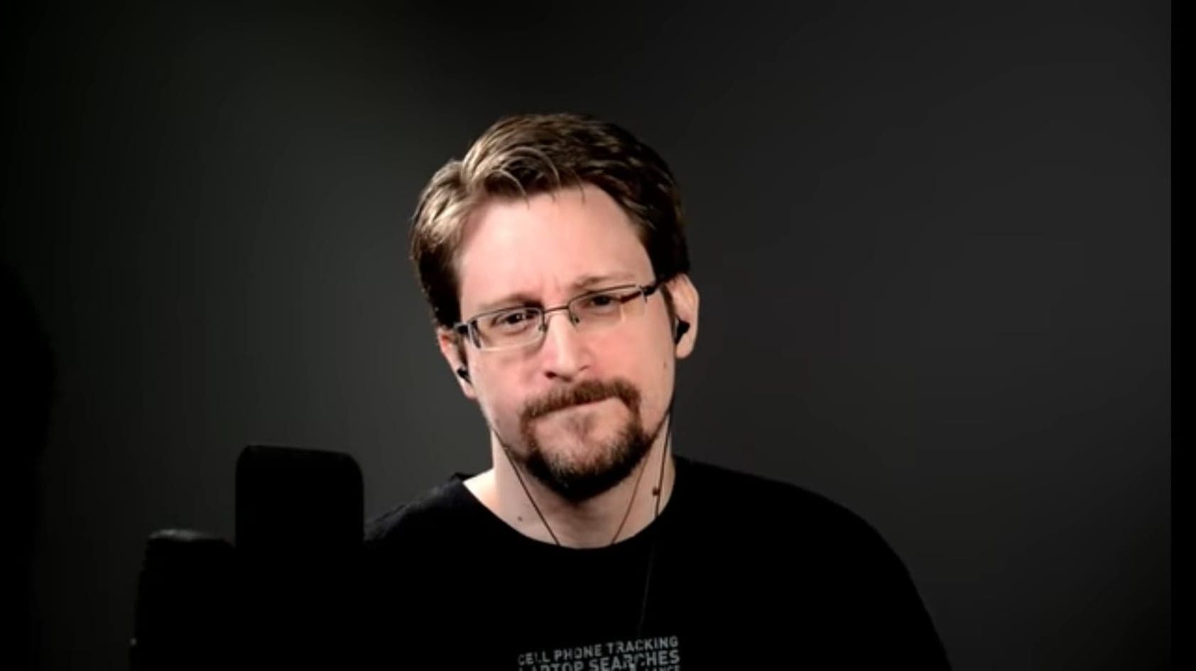 [Lu Ailleurs] Edward Snowden livre tout