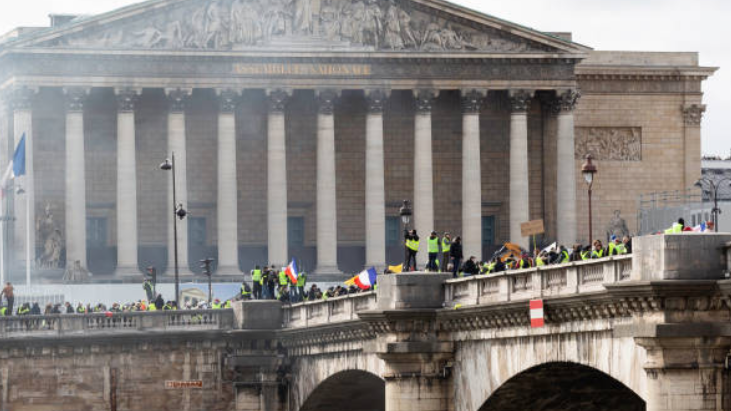 Compte temps retraites, revenu universel : nos idées contre le techno-paternalisme