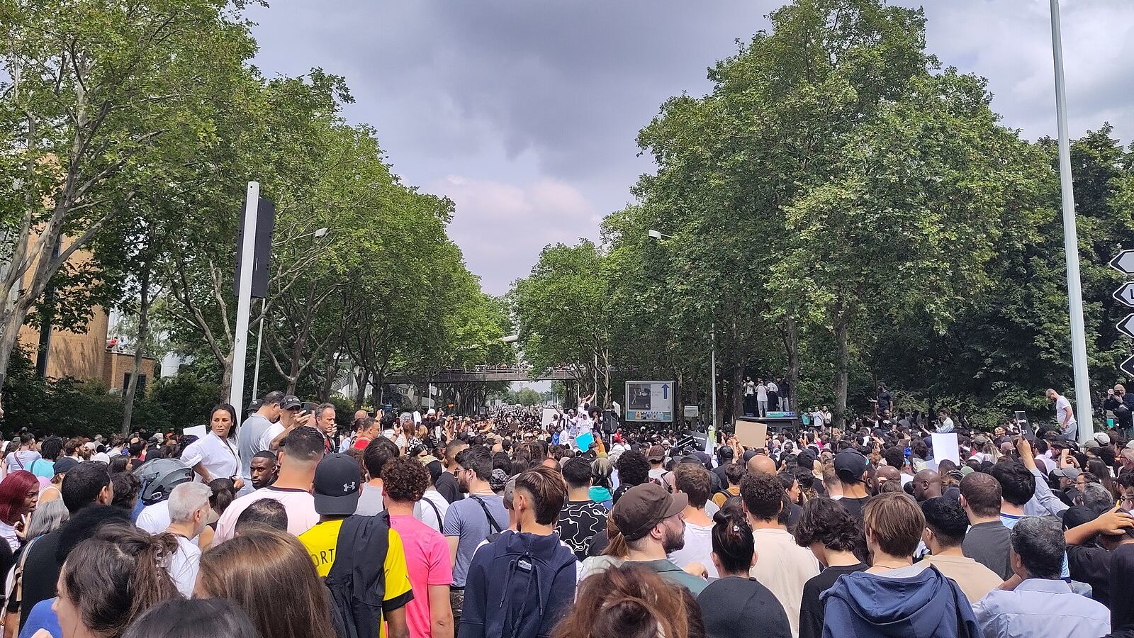 Émeutes : comment responsabiliser la jeunesse ?